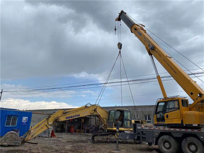 景洪市25吨吊车的工作半径是多少？