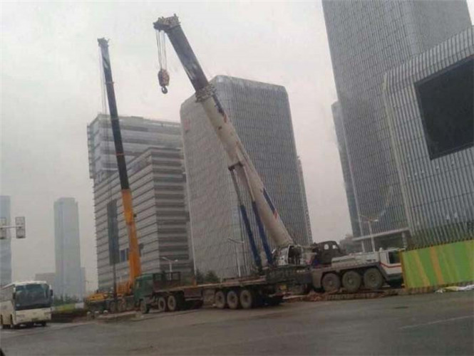 景洪市“自动找平”—— 吊车的 “平地神器” 技术