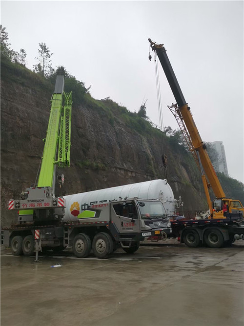 景洪市“不怕风雨冻”—— 吊车的 “恶劣环境适应” 技术